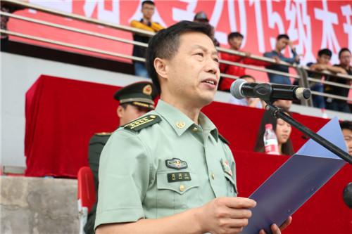 重庆通信学院副院长芮润江大校讲话副校长郑白玲在总结讲话中,向重庆