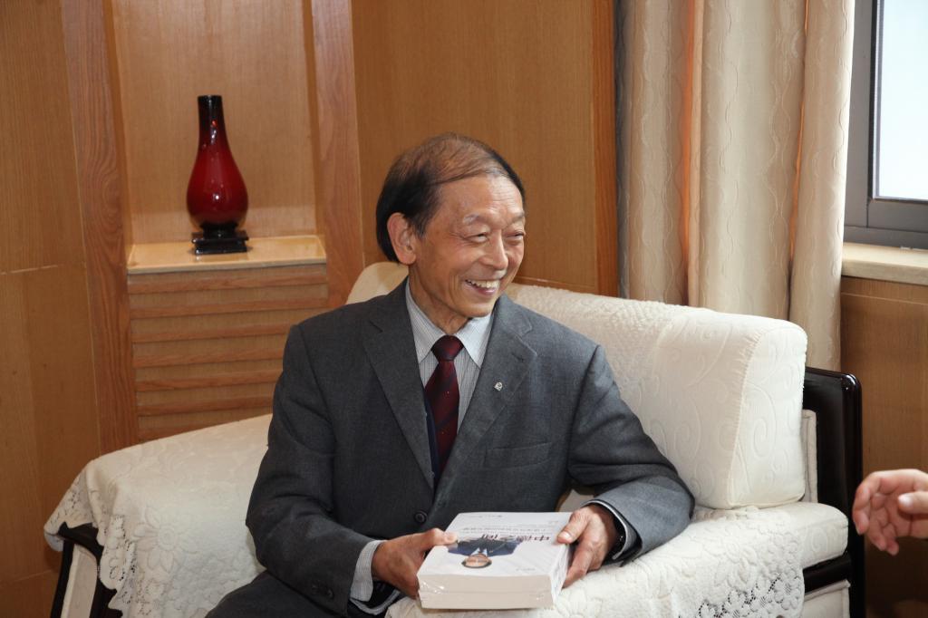 我校德语专业第一届校友德国研究中心客座教授罗国文新书中德之间发布